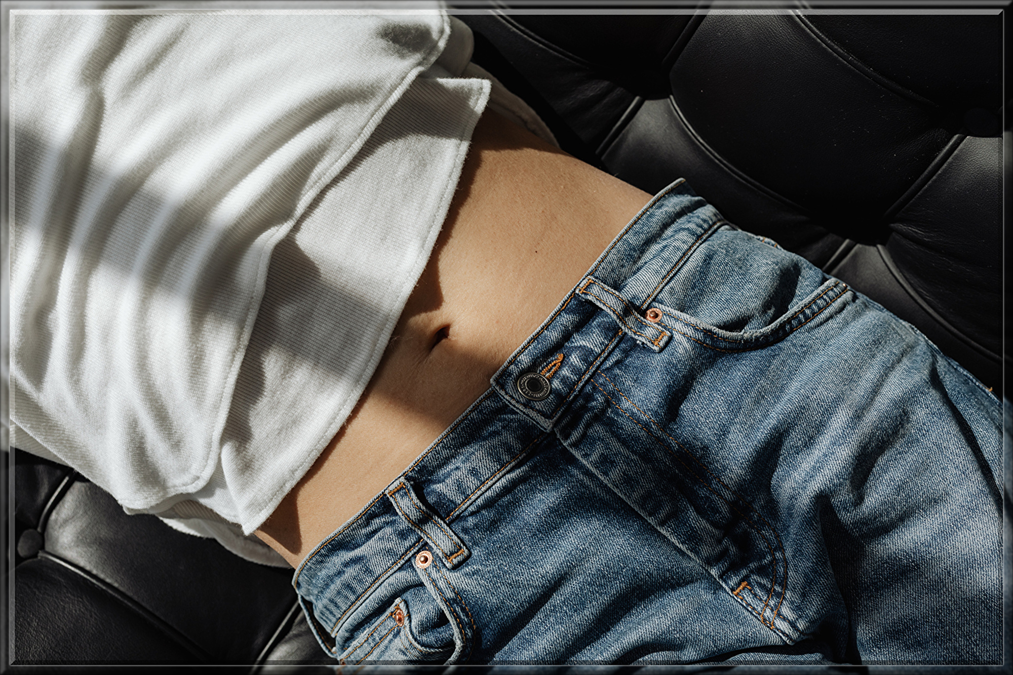 kaboompics_Body parts - belly - belly button - waist - woman - hips.jpg