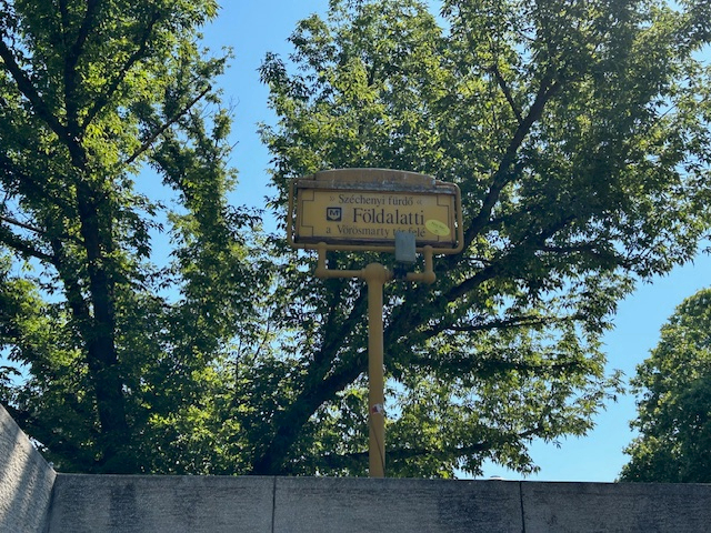 メトロ看板.jpg