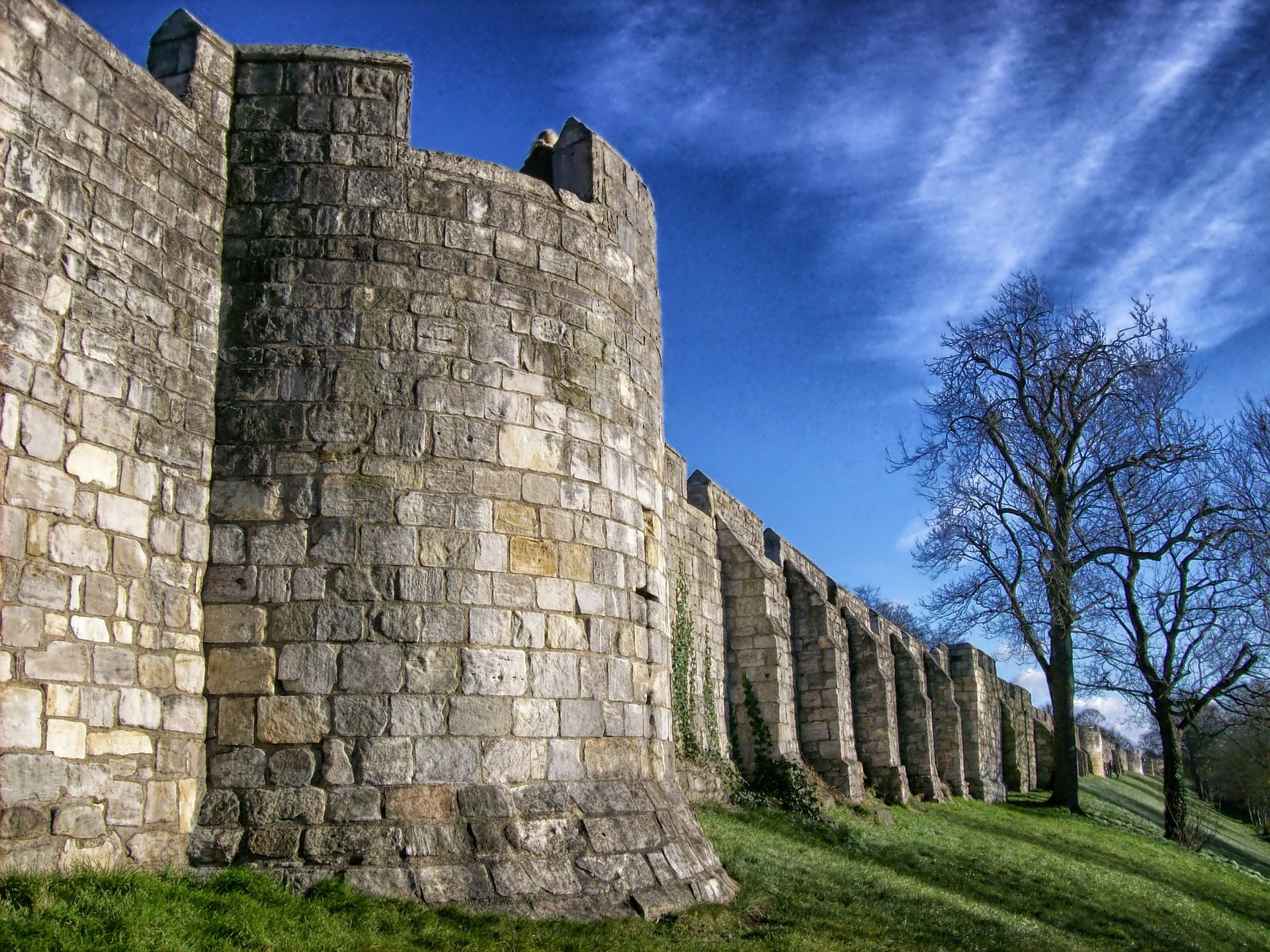 city-walls-164825_1920.jpg
