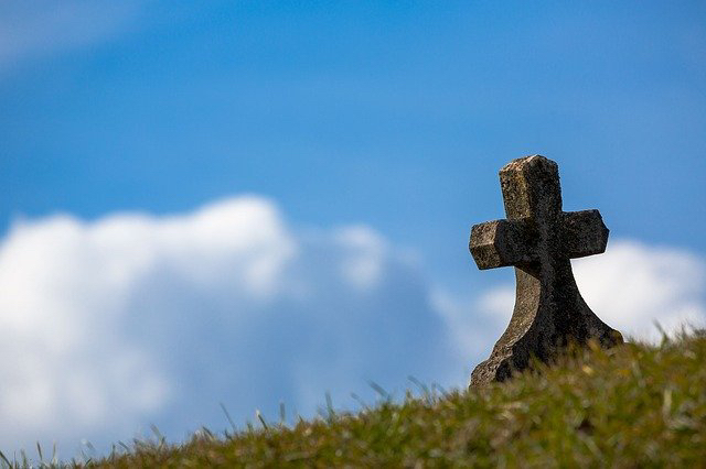 grave-674443_640.jpg