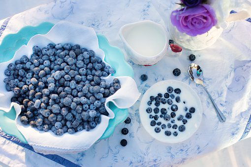 blueberries-1576409__340.jpg