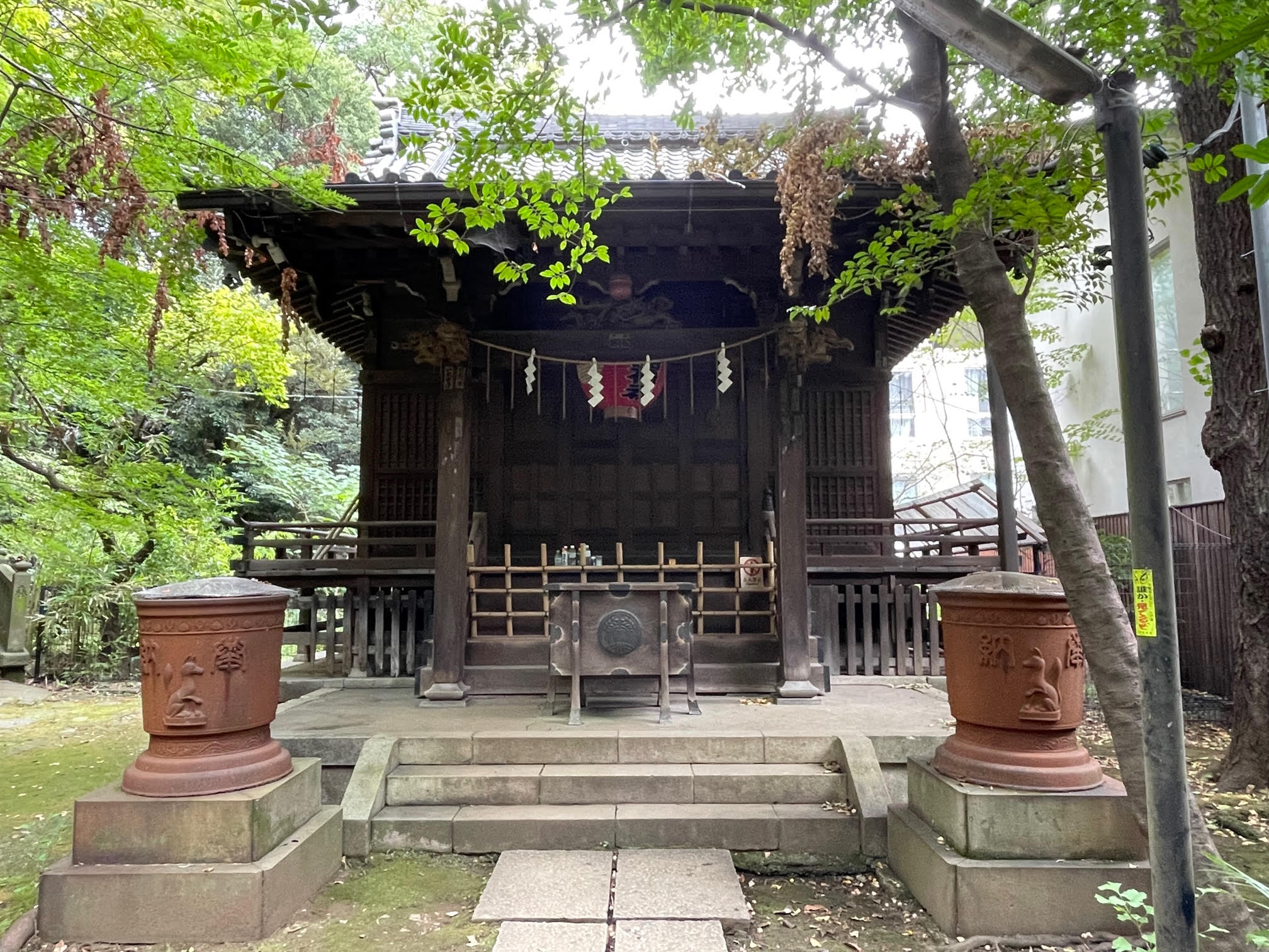 四合稲荷神社.jpg