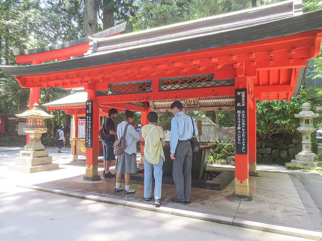 箱根神社_手水舎01.jpg