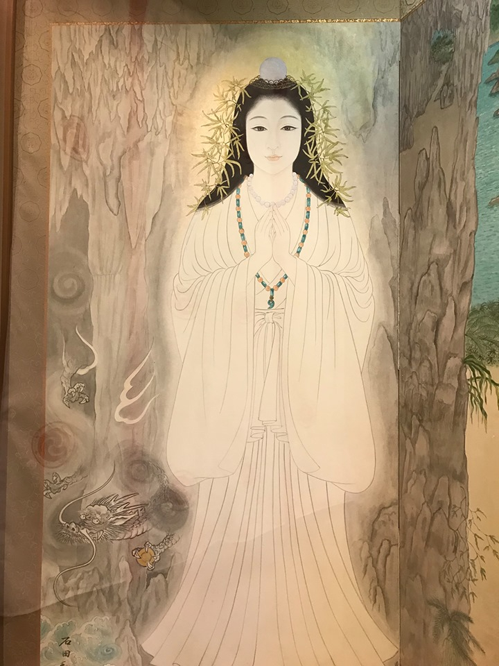 普天間女神様.jpg
