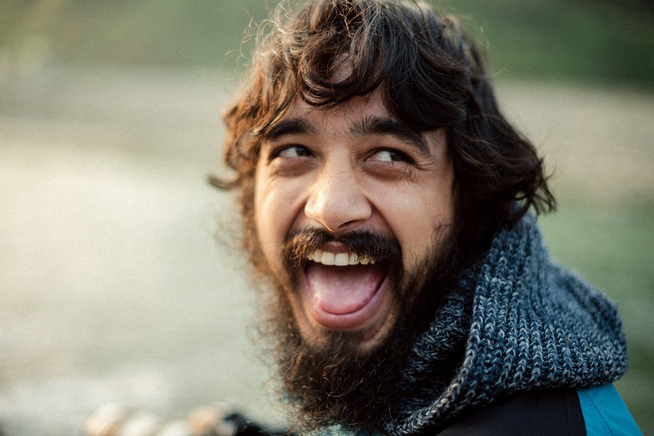 laughing-gc9e05b5f7_1280.jpg