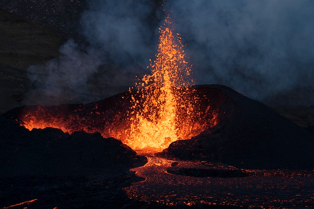 volcano-g20de3ff64_640.jpg