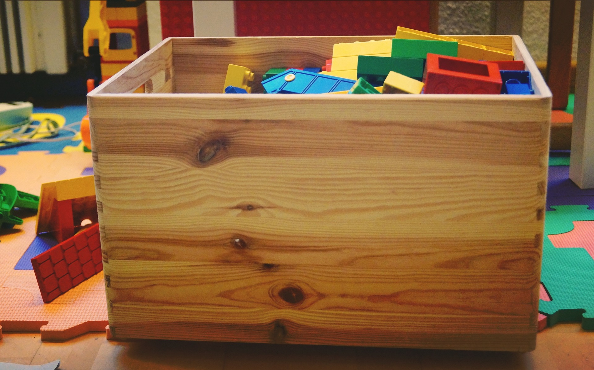 toy-box-g69ffcf831_1920.jpg