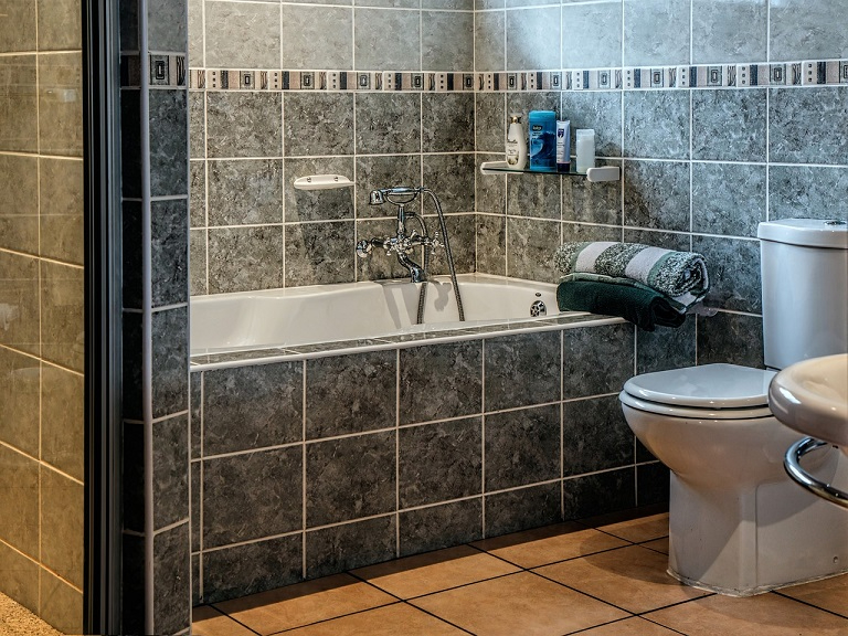 bathroom-490781_1280.jpg