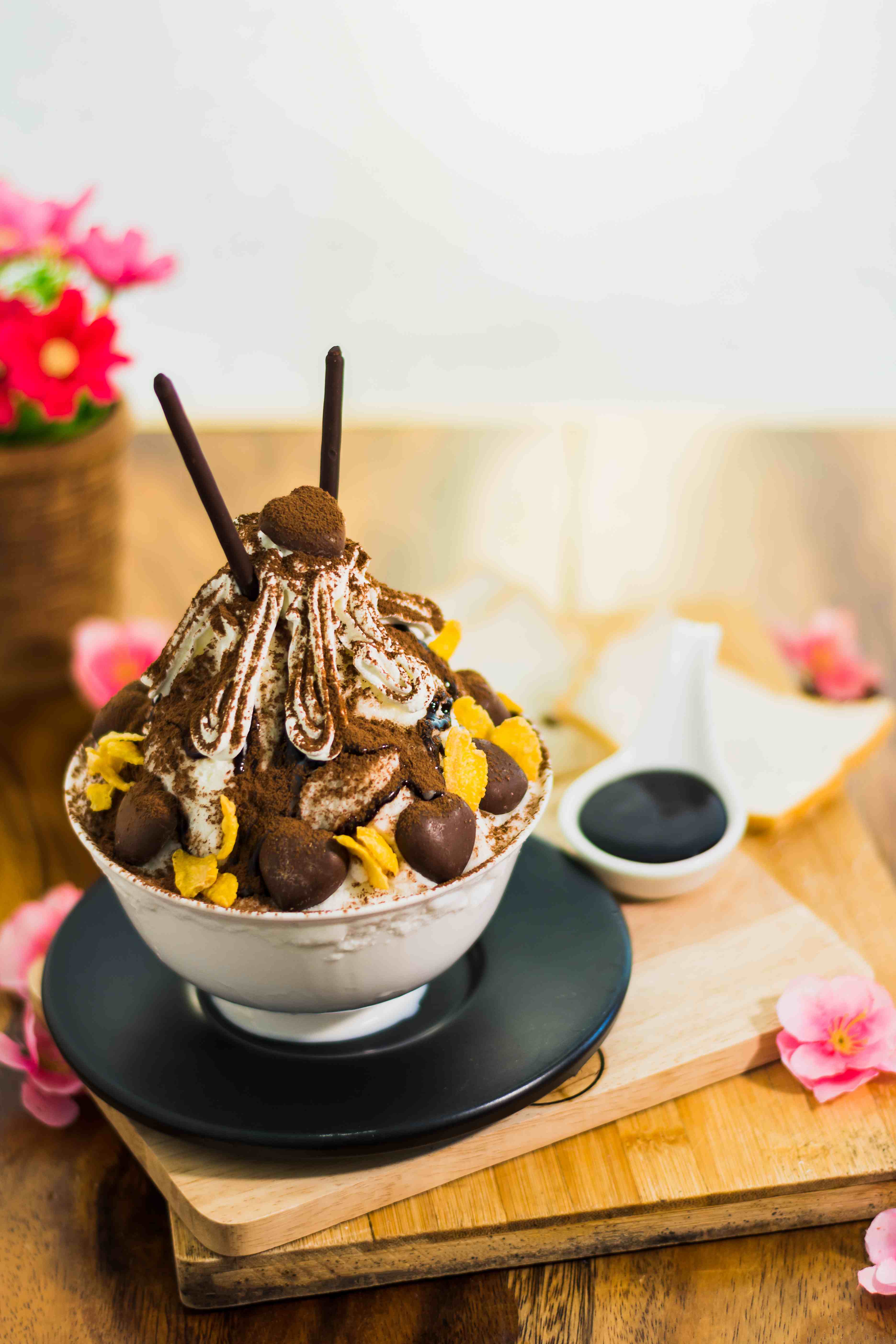 closeup-chocolate-bingsu-tray-bingsu-bingsoo-korean-shaved-ice-dessert-with-sweet-toppings.jpg