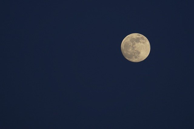 moon-2150622_640.jpg
