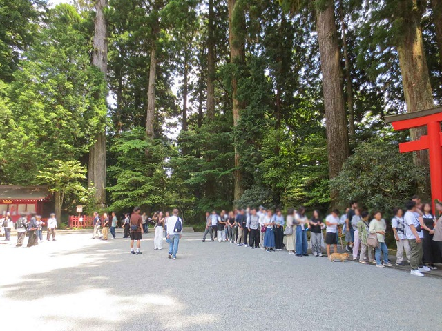 箱根神社_行列02.jpg