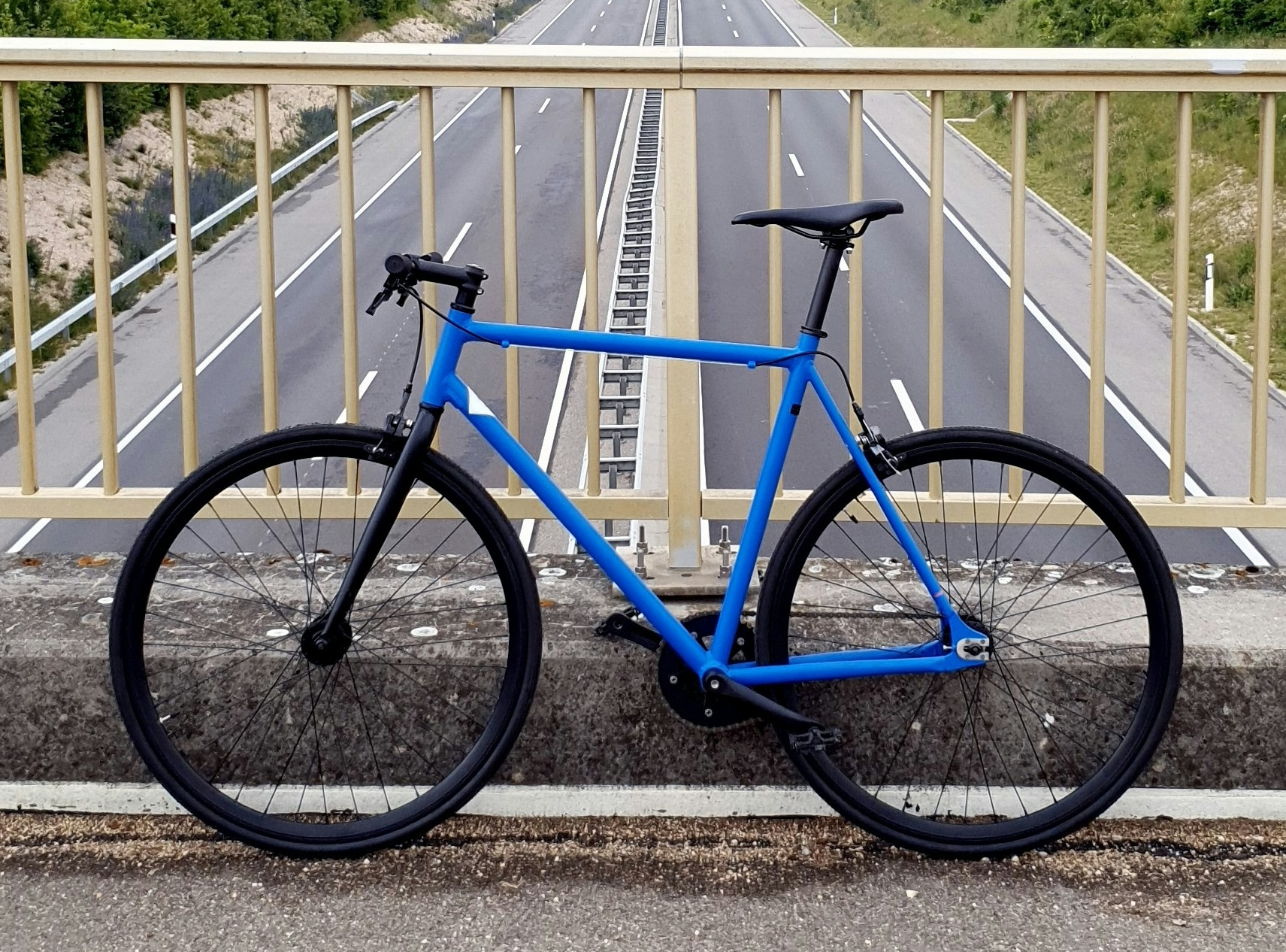 Blue Bicycle_free.jpg