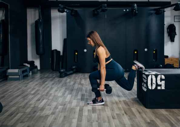 ブルガリアンスクワット女性.jpg