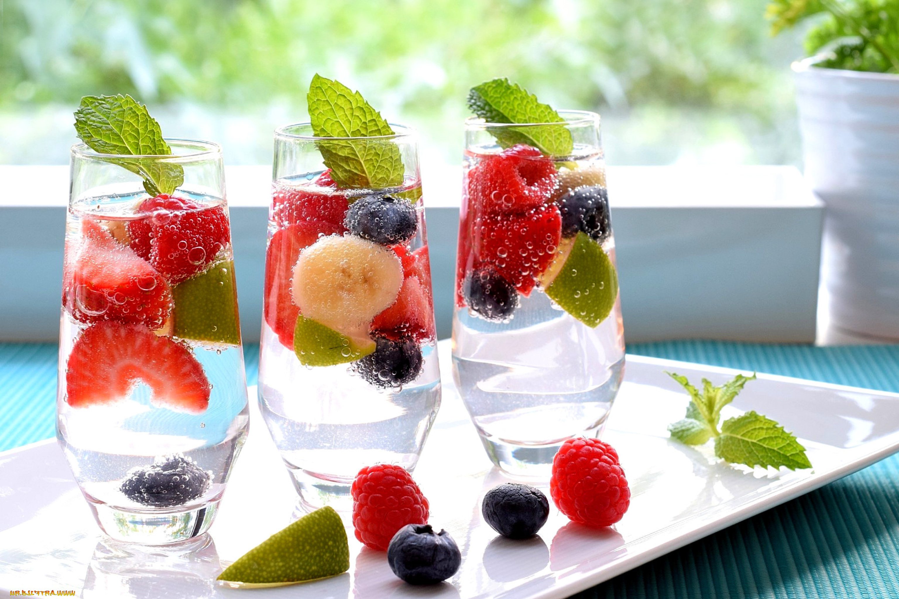 Berries-Nonalcoholic-Cocktail-wide.jpg