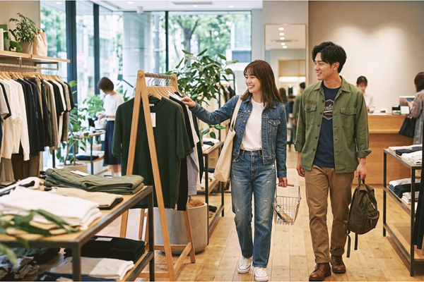 アパレル店カップル.png