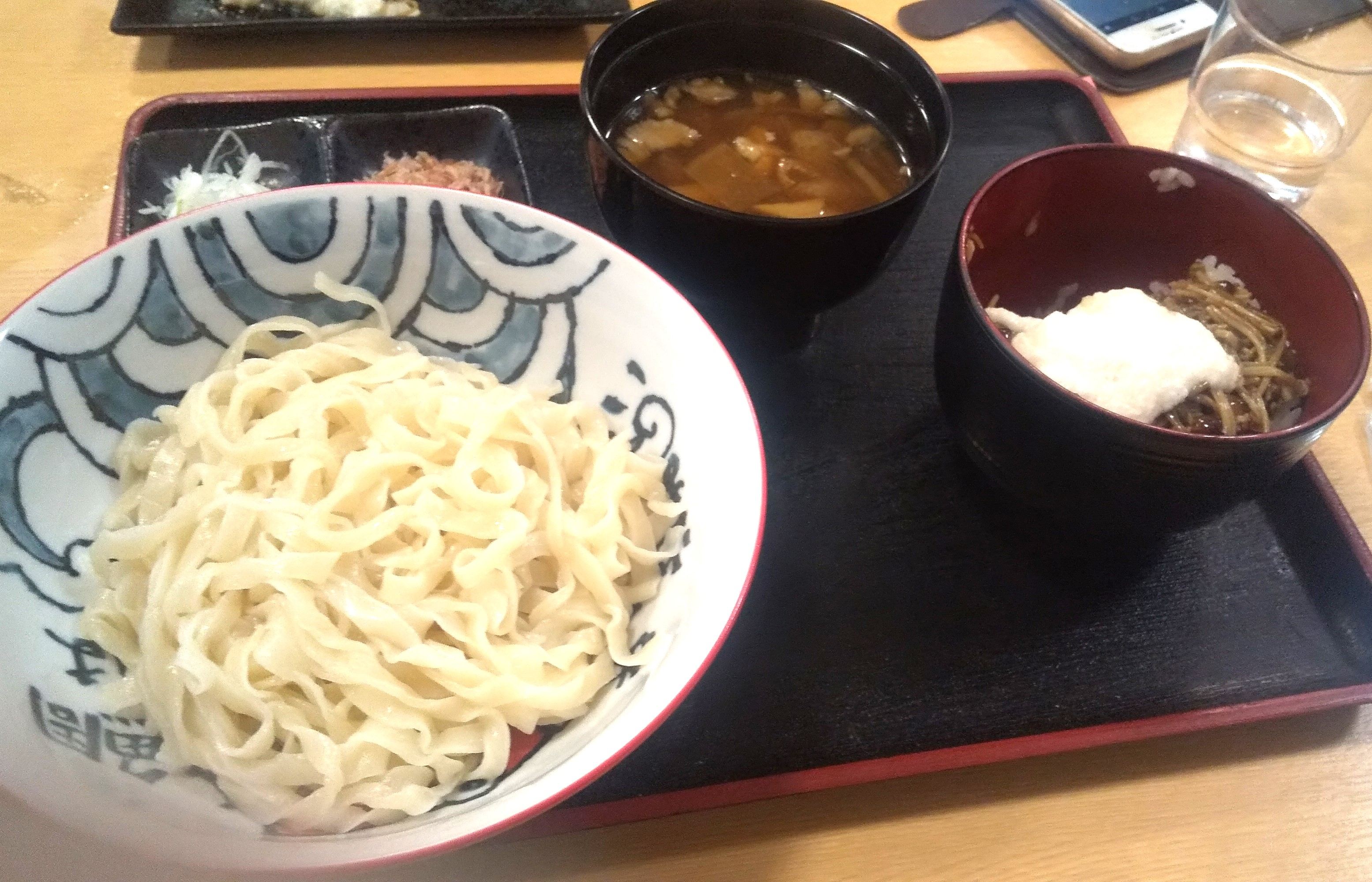 つけ麺　きのことろろご飯付き.JPG