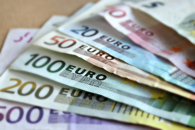 banknotes-209104_640.jpg