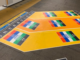 枚方市駅の四番線　プラットホーム.JPG