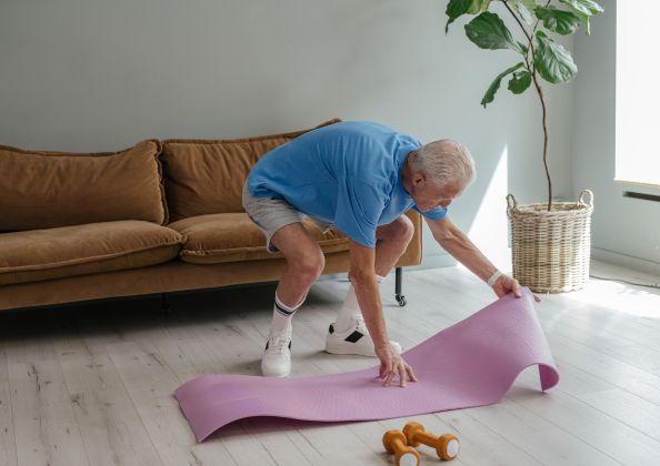 自宅ヨガマットシニア.jpg