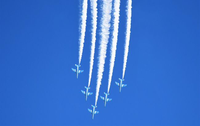 急降下する飛行機.jpg