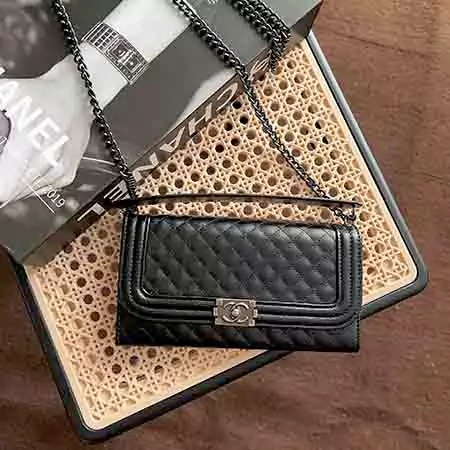 chanel-iphone16-case-04.jpg