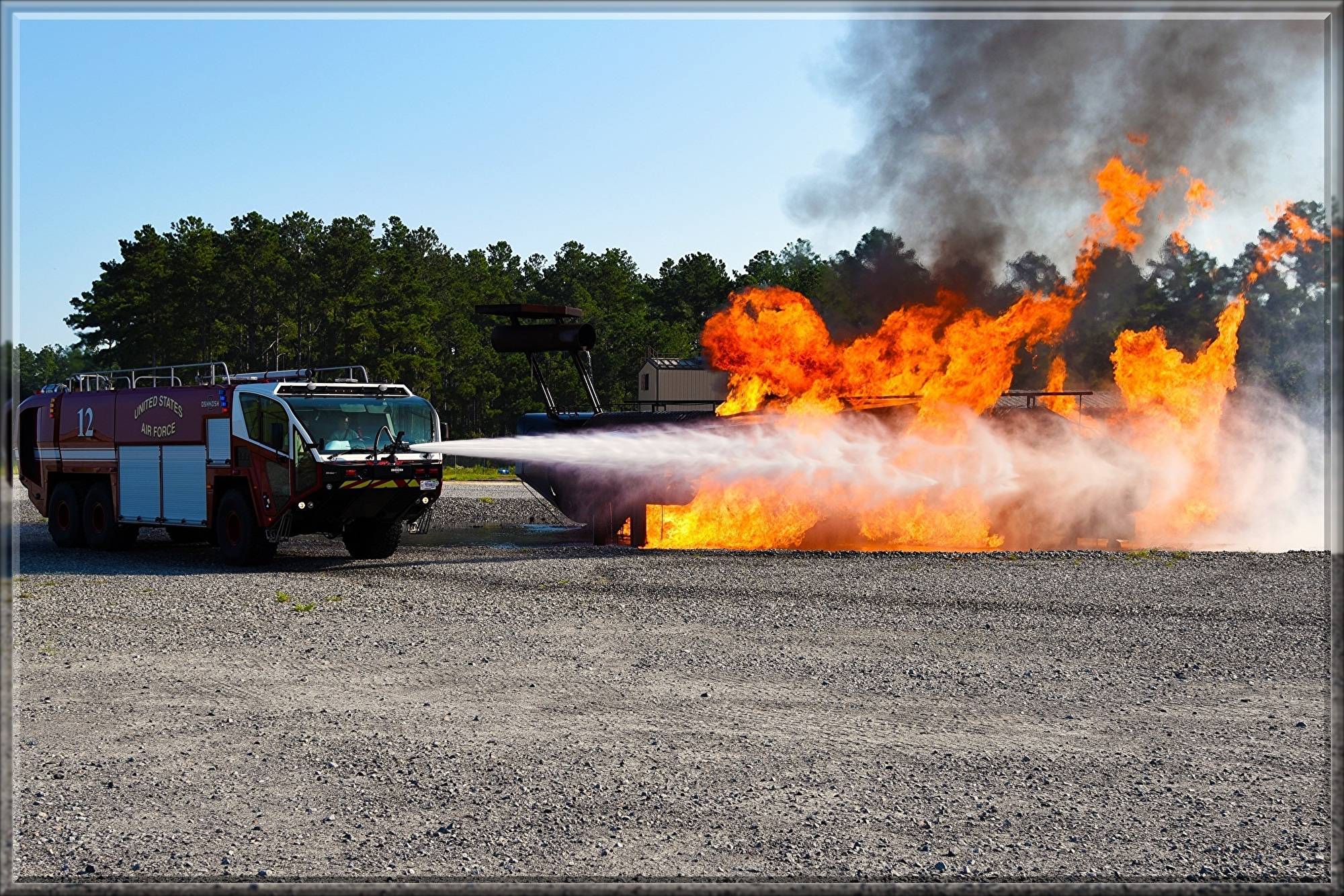 fire-engine-2678866.jpg