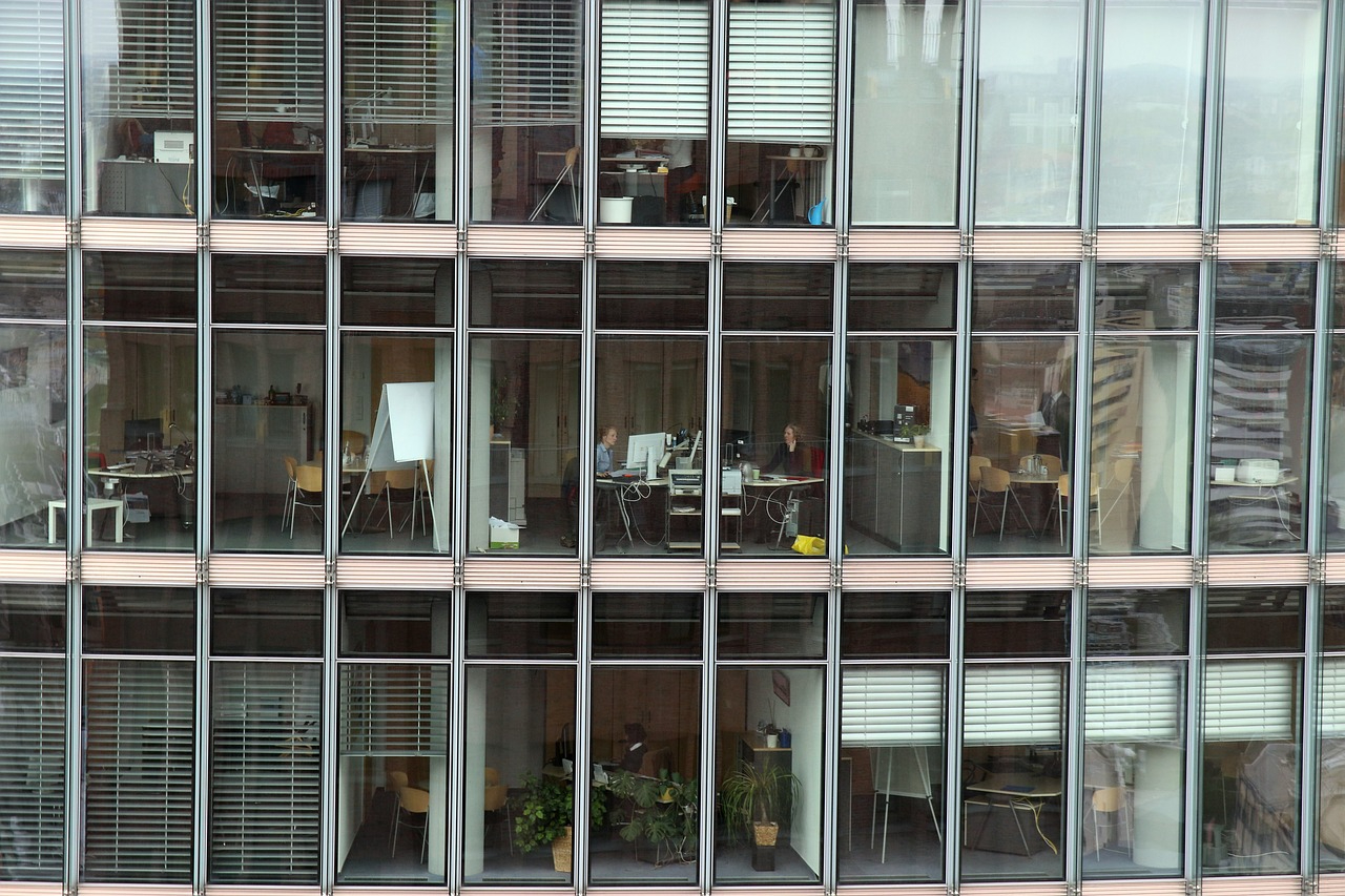 office-g3237bf9ee_1280.jpg