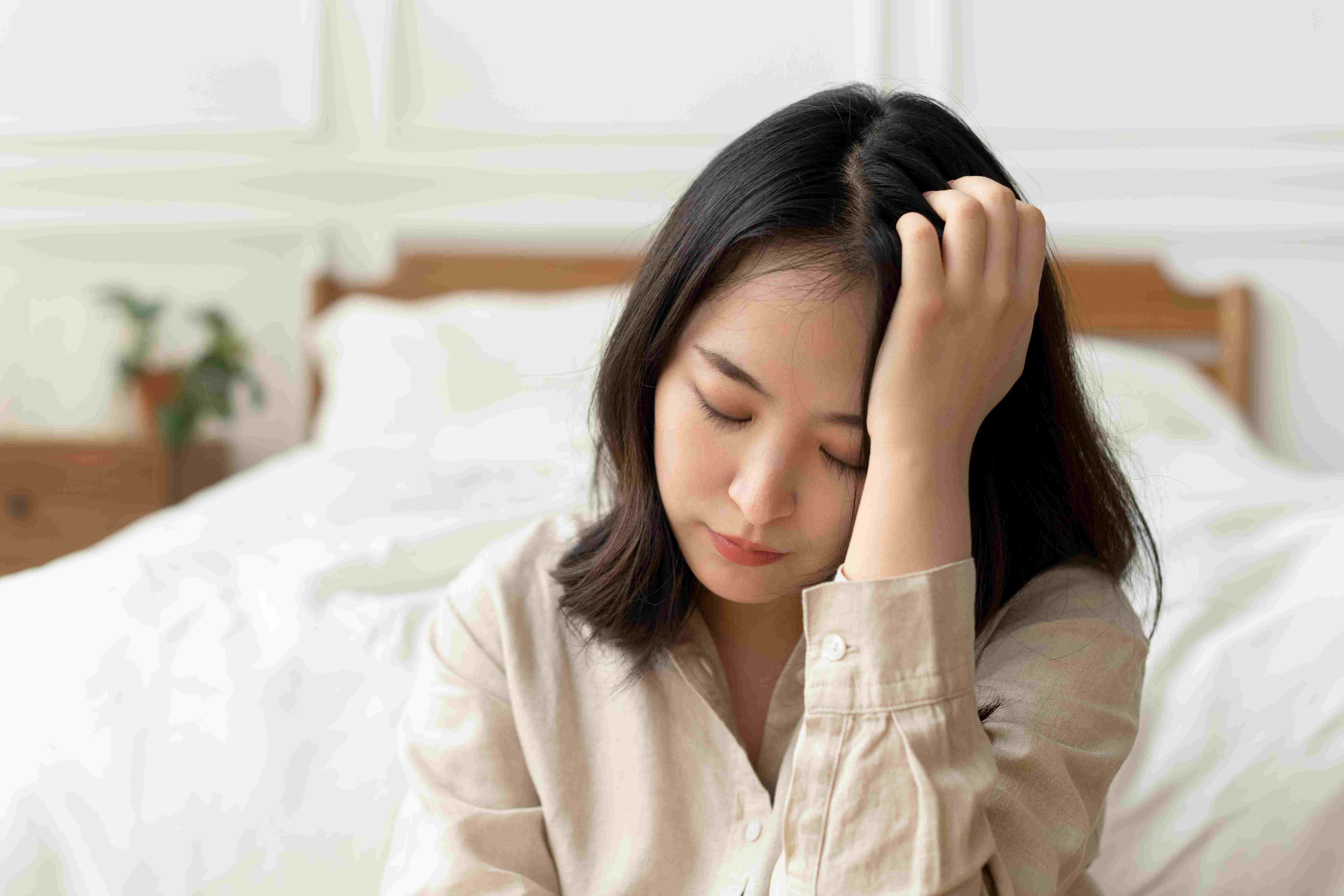 悩む女性３.jpg