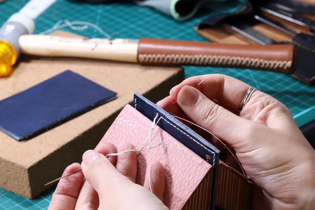 leather-craft-gdce4075cf_1280.jpg