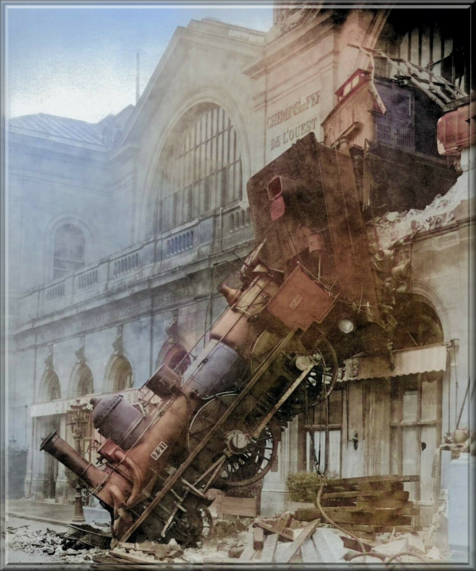 モンパルナス駅脱線事故 1895年 鉄道写真 機関車 パリの鉄道駅 5