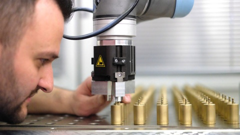 accuracy with collaborative robots - universal robots.jpg