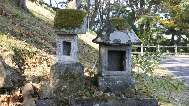 【神社】荒れた石祠に要注意!|あらかし時雨|coconalaブログ