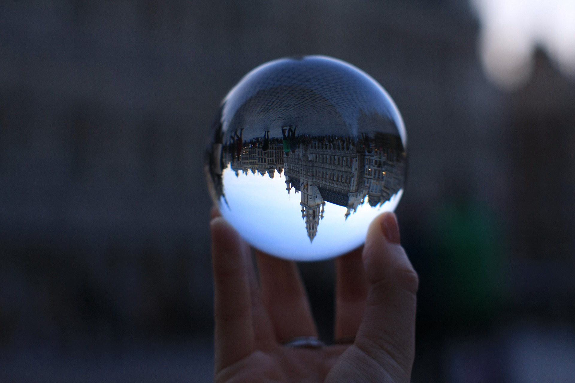 crystal-4409055_1920.jpg