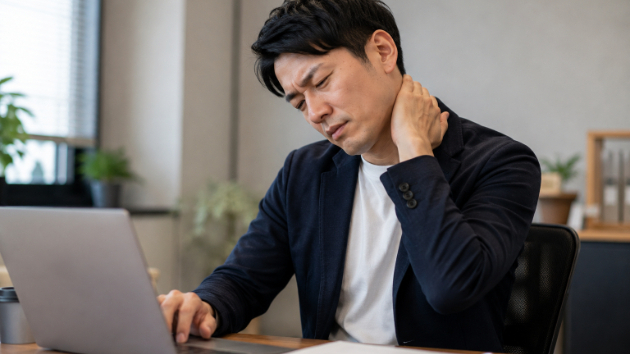 デスクワークで体を壊さない環境づくり。椅子と座り方への投資が差になる