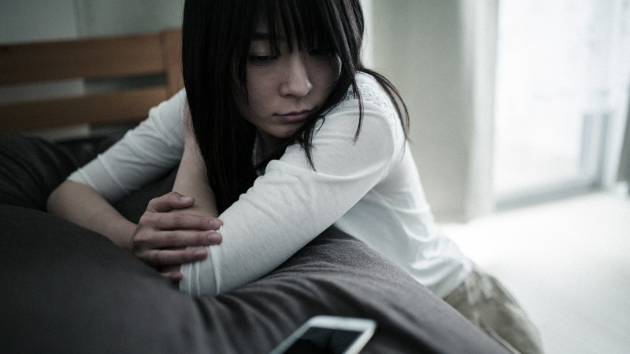 SNSで彼が若い女の子と一緒に……