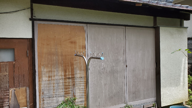 離れの軒先