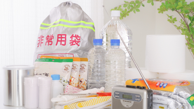 660.・災害用に備蓄している物品　2位「水」を抑えた1位は？