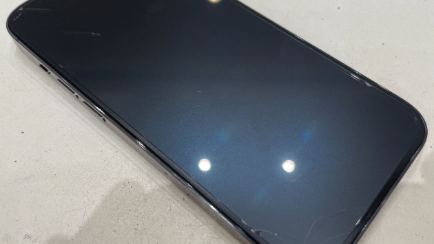 iPhone14Pro リアカメラ交換とバッテリー交換修理の紹介！