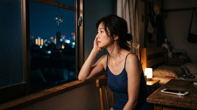 熱帯夜、風鈴が鳴りやんだあとの彼の沈黙