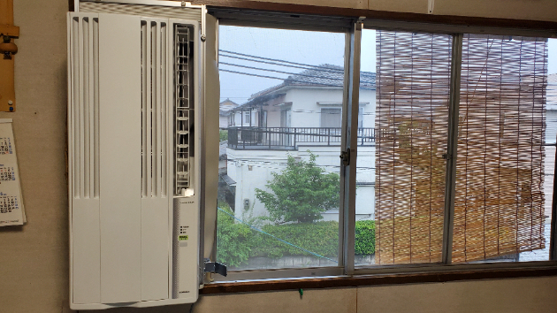 ウインドウエアコンの取り付け