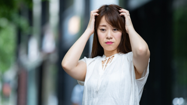 1年間に4割以上年収が減った女性が多い