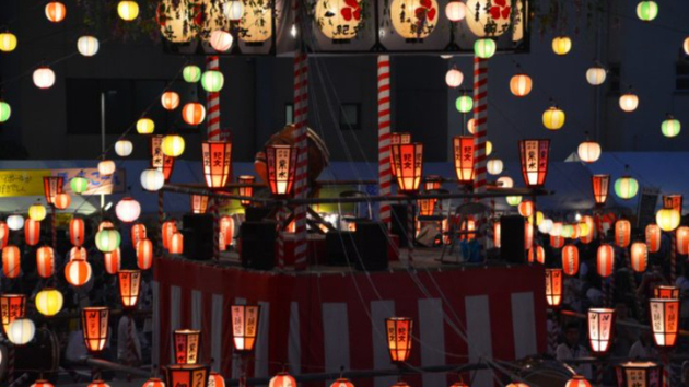 夏休みのSNS運用はどうする？お盆期間を止めないための予約投稿術