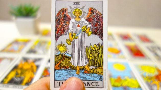 タロットカードの基礎: 節制(Temperance)の意味と象徴|上原あずさ|coconalaブログ